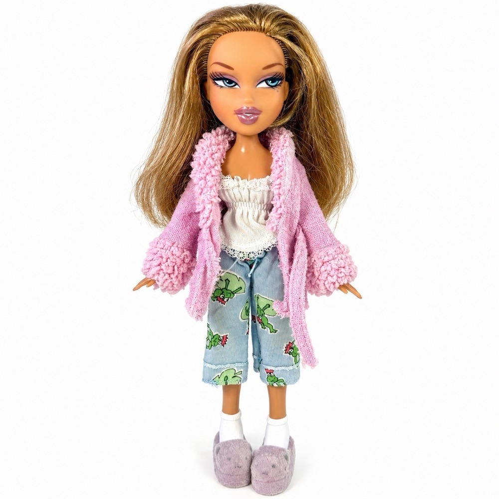 2006 Bratz Sleepin Style Sleep Over Yasmin Doll MGA Pajamas Robe Slippers